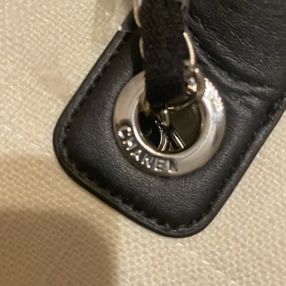 ❌SOLD❌ Gently Used! Excellent Condition Authentic Large CHANEL White Black Tote - Picture 13 of 16